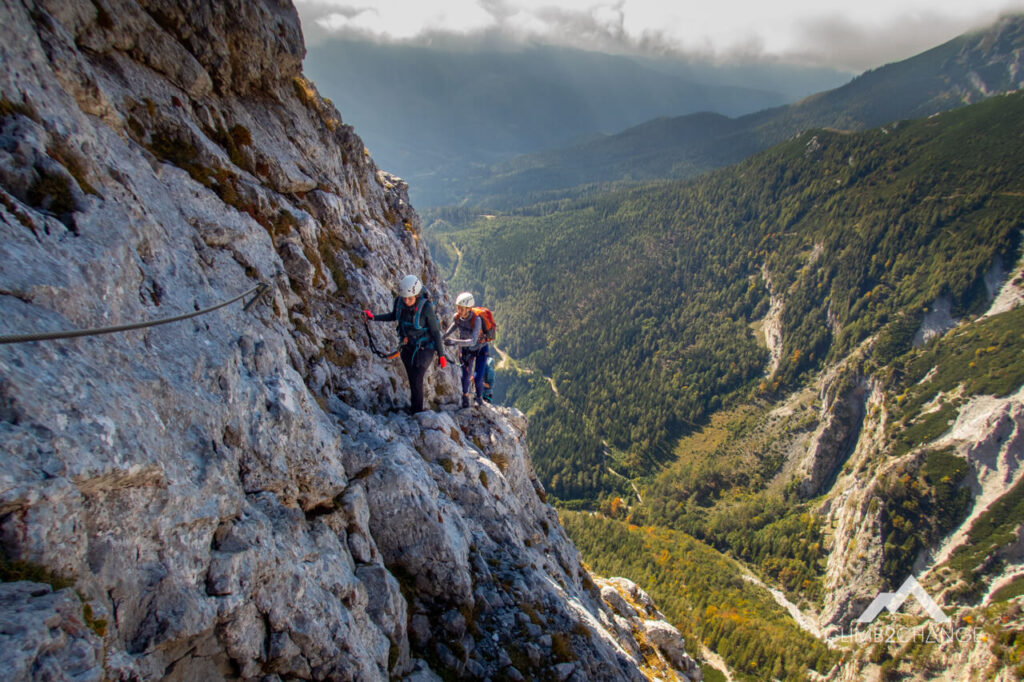 Fragment via ferraty o trudności C - trudna, w eksponowanym terenie