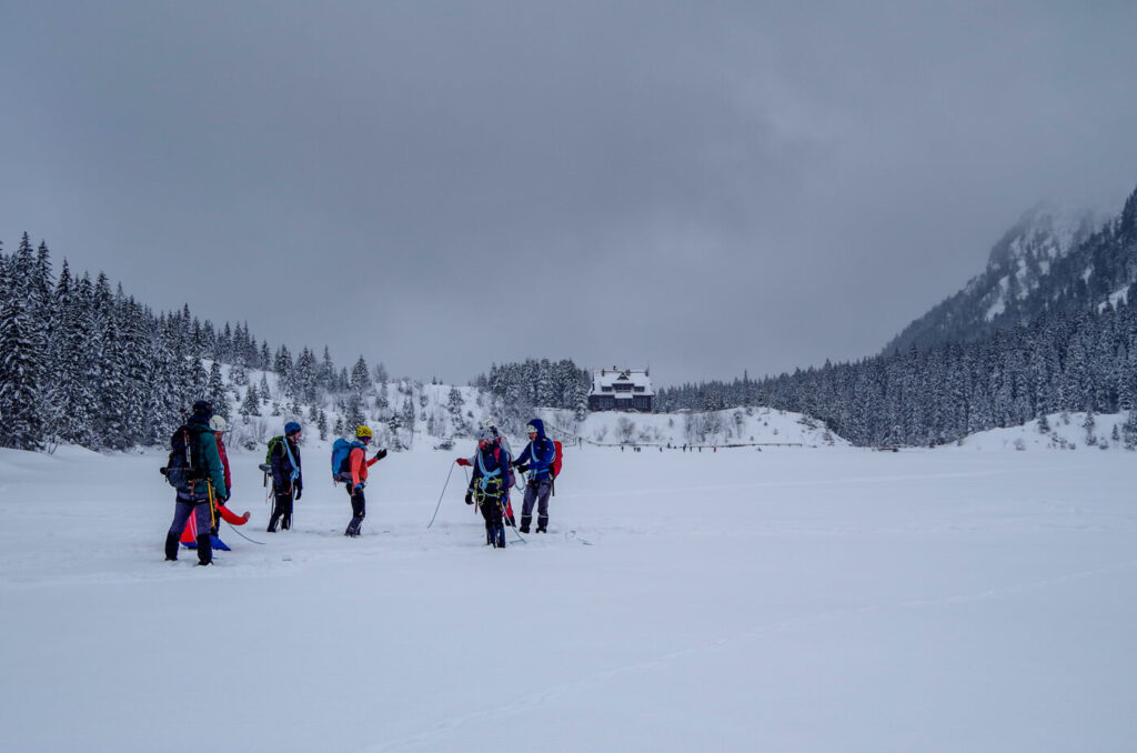 Kurs turystyki zimowej w Morskim Oku